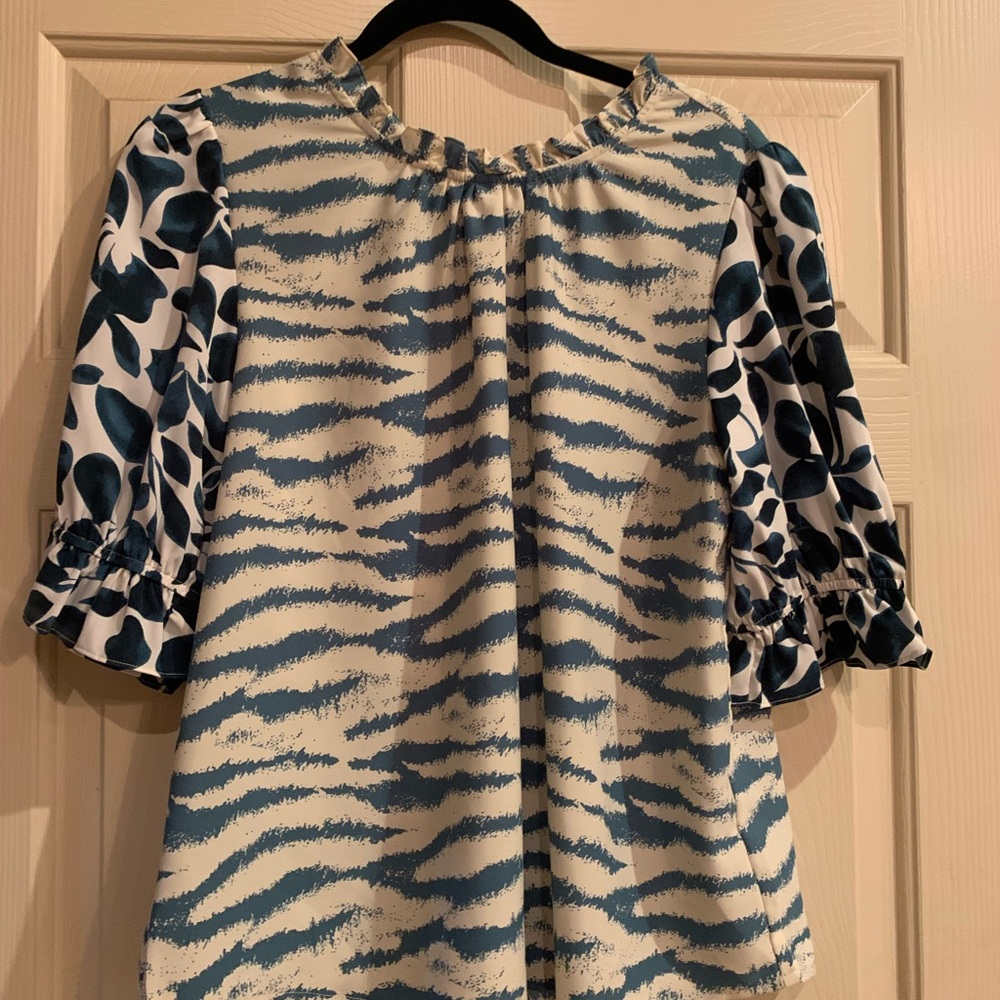 Voy Teal and White Patterned Women's Top